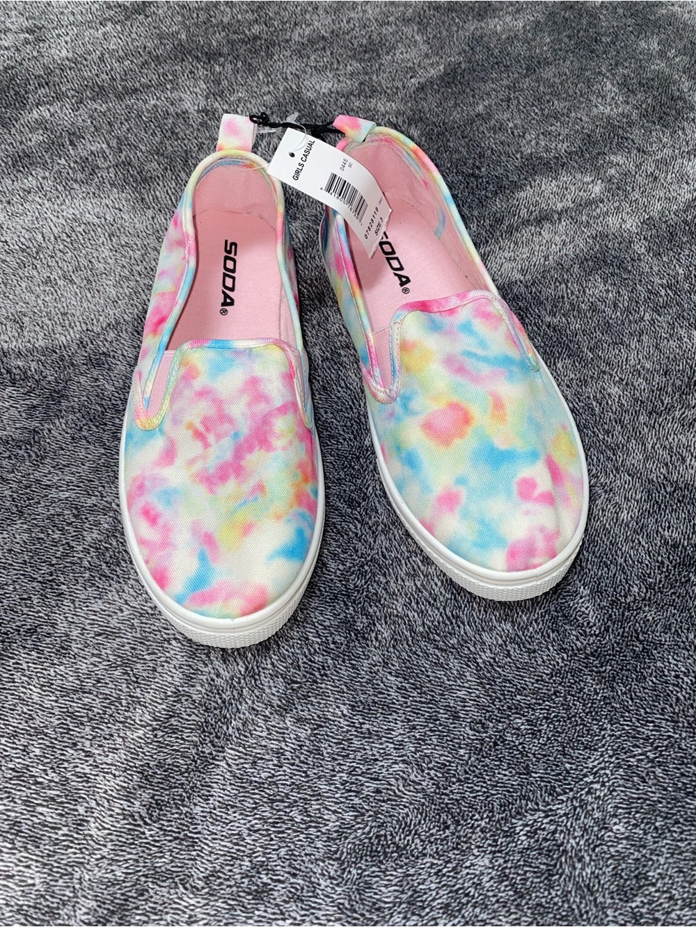 Soda Girls Tie Dye Slip On Sneakers Size 3 NWT Pastel Rainbow